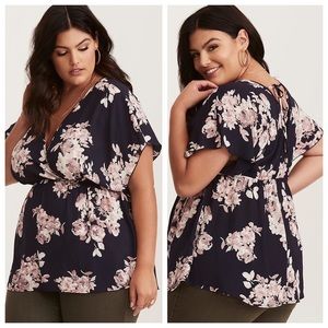 TORRID 2X FLORAL PRINT SURPLICE BABYDOLL TOP